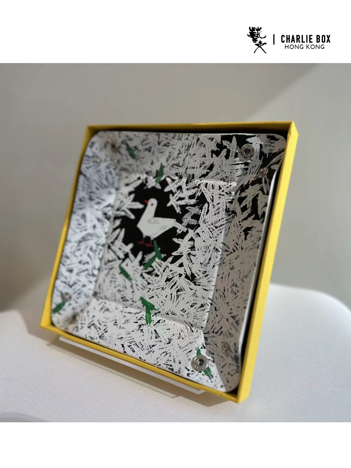 周藝文|日月星 《和平禮贊》皮質收納折疊盤Hymn to Peace Leather Vegan Foldable Catchall Tray