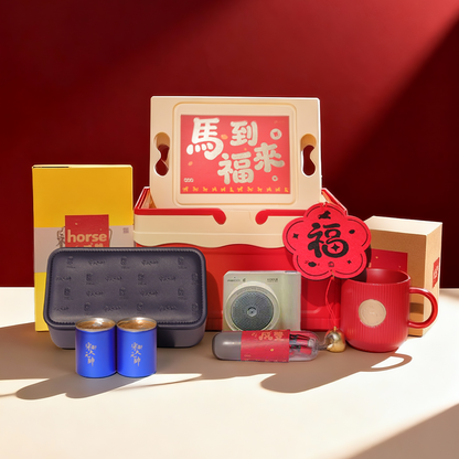 馬到福來・禮致新歲 Good Fortune Arrives with the Horse・Wishing You a Happy New Year